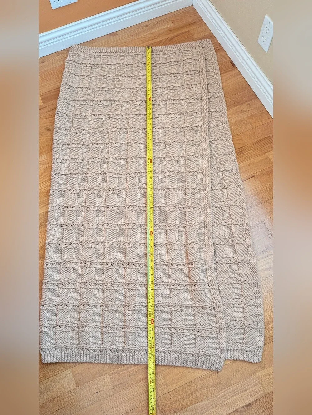 NEW Classic Woven Throw Blanket in Beige - Cozy Home Bedding Acrylic